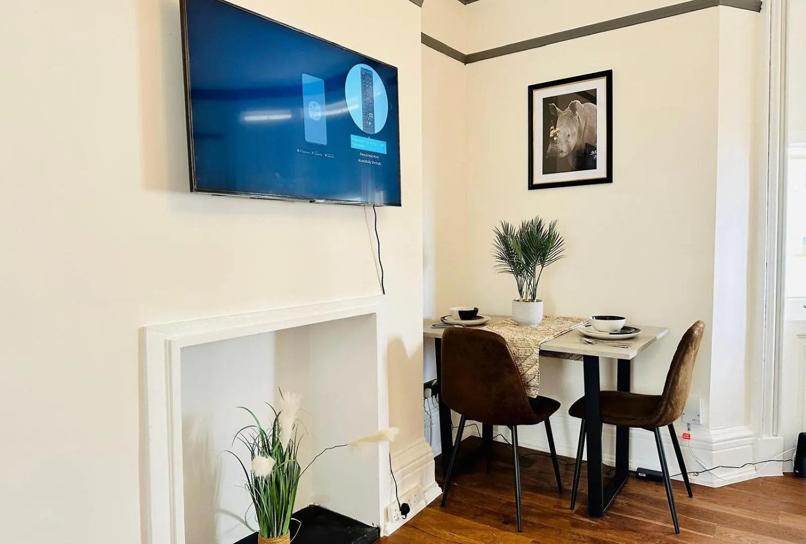 Serene Escape L Comfortable 1-Bedroom With Garden Access Brighton Apartment
